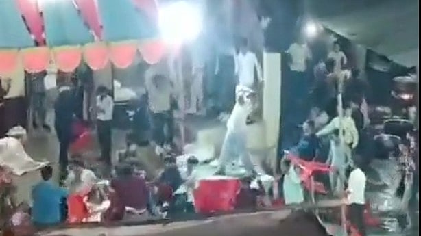 X Screengrab : Bride And Groom's Families Clash In Firozabad |